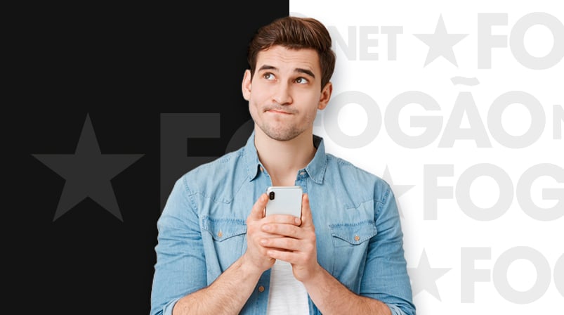 Imagem mostra homem utilizando um smartphone