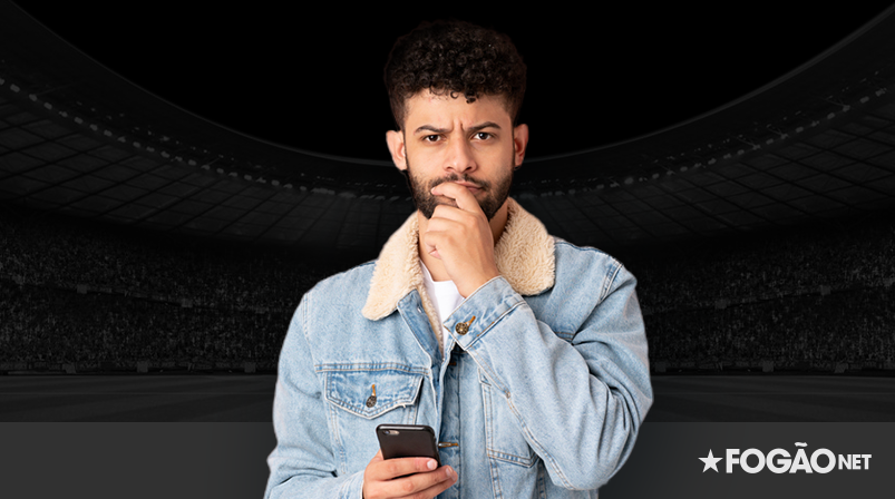 Imagem mostra homem pensativo ao utilizar um smartphone