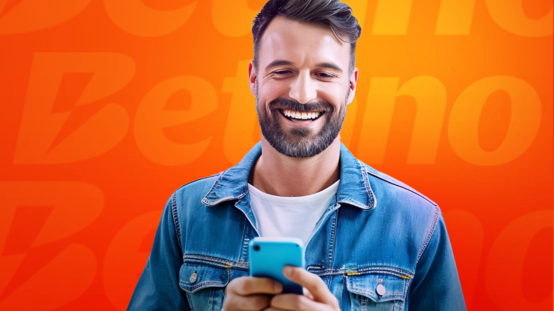 Imagem mostra homem sorrindo ao utilizar um celular