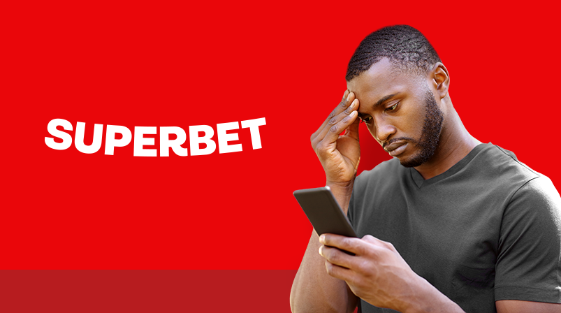 Imagem mostra homem pensativo ao utilizar um celular ao lado da Novibet