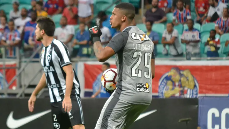 Chateado, Diego cita sonho realizado e explica gols sofridos contra o Bahia
