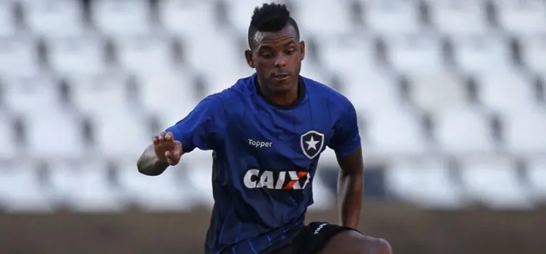 Marcos Vinícius está na mira da Chapecoense