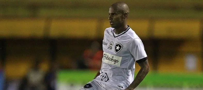 Rickson ganha espaço no Botafogo