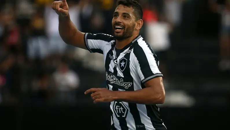 Botafogo tem chance de melhorar números ofensivos contra a Chapecoense, pior defesa