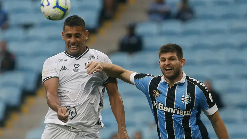 BOTAFOGO ERRA MUITO, CRIA POUCO E É SUPERADO PELO GRÊMIO NA ARENA