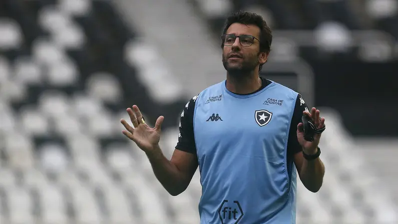 Valentim evita traçar meta até o fim do Brasileiro e foca na Chapecoense