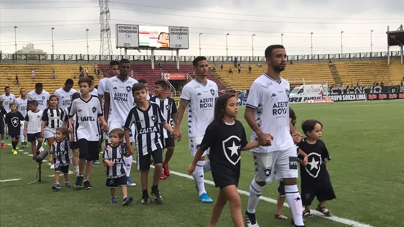 Ainda com reservas, Botafogo visita Madureira em busca da recuperação no Carioca