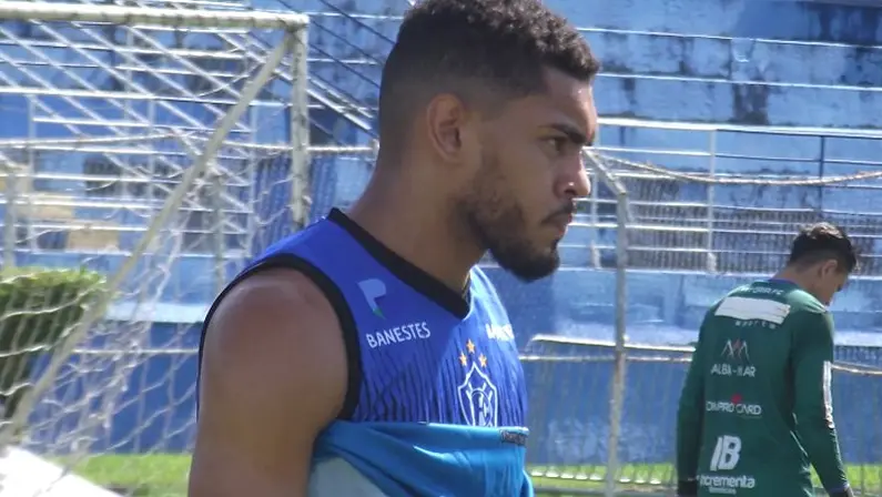 Lucas Barboza, zagueiro do Vitória-ES, na mira do Botafogo