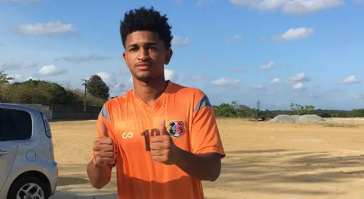 Botafogo se acerta com o Santa Cruz e fecha contratação do lateral-direito Warley