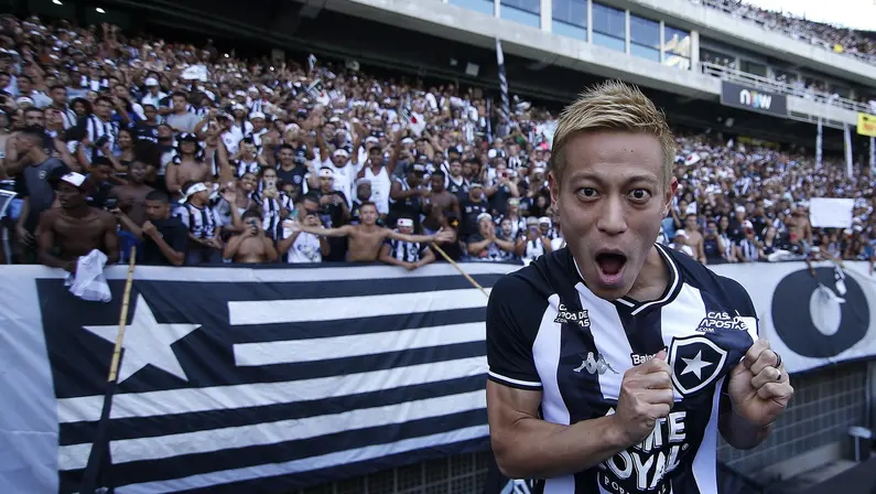 Honda admite ansiedade por jogo com torcida e se declara ao Botafogo
