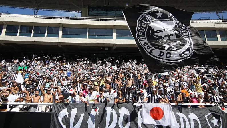 Torcida do Botafogo na apresentação de Keisuke Honda no Estádio Nilton Santos