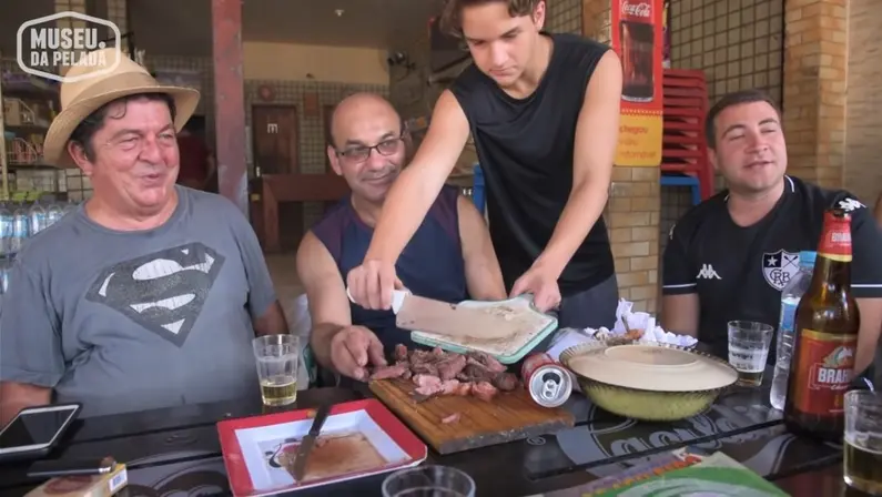 VÍDEO: Helinho, o ponta que levantava a galera, lembra histórias pelo Botafogo