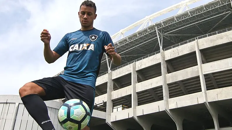 Renan Gorne no treino do Botafogo em 2017