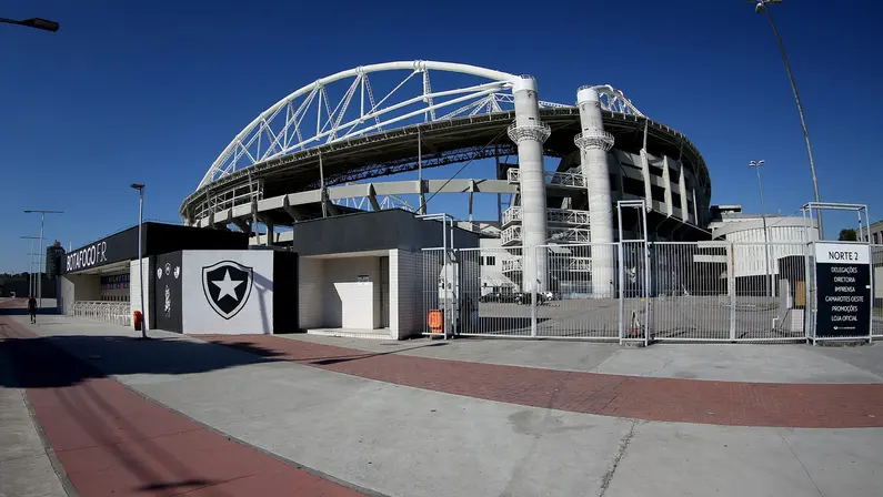 Coluna: 500 grades são roubadas no Nilton Santos e Botafogo aciona polícia