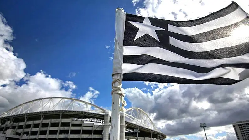 Bandeira do Botafogo no Estádio Nilton Santos