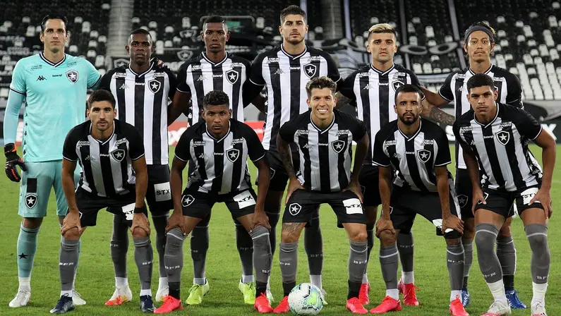 Até onde pode ir o Botafogo no Brasileiro? Comentaristas preveem meio de tabela