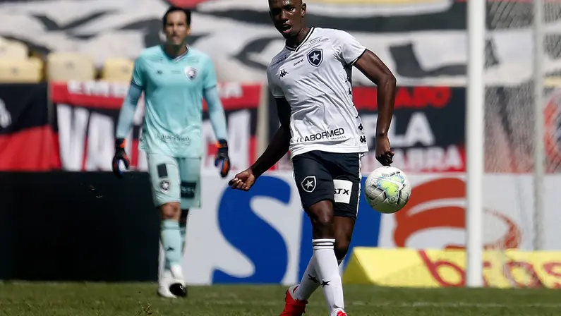 Kanu soma atuações convincentes e se consolida no Botafogo