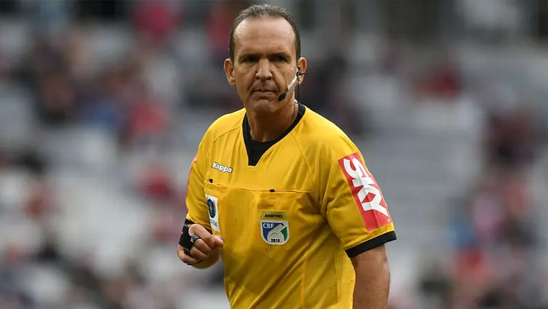 André Luiz de Freitas Castro apita Red Bull Bragantino x Botafogo