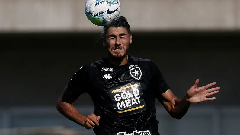 Botafogo fica com Pedro Raul, mas Internacional ainda mantém no radar