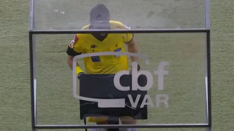 Caio Max no VAR - Internacional x Botafogo