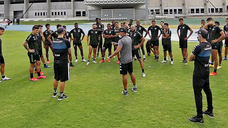 Botafogo precisa investir na motivação do elenco para evitar queda