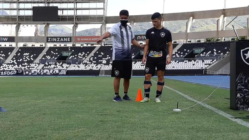 Tecnologia: Botafogo faz avaliações de medida de pressão nos pés dos jogadores