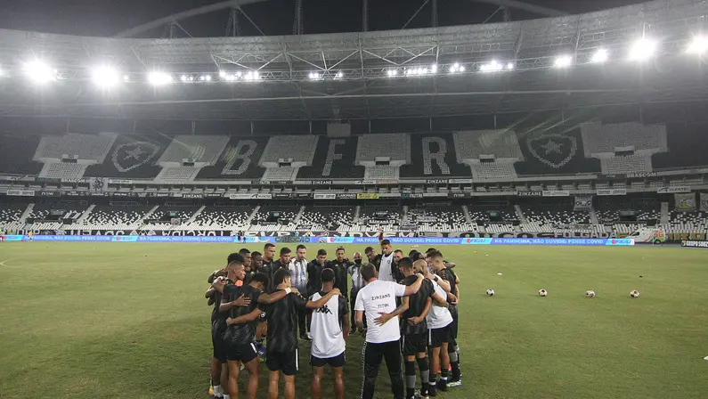 Pitacos: Chamusca tem razão em pedir laterais e meia no Botafogo; pode incluir pontas; cadê Kayque, Cesinha e Navarro?