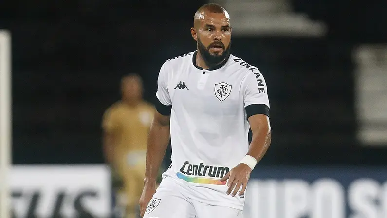 Botafogo não quer liberar Zé Welison e vai tentar renovação