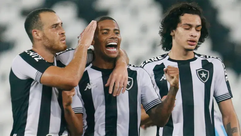 Pedro Castro, Rickson e Matheus Nascimento em Botafogo x Macaé | Campeonato Carioca 2021