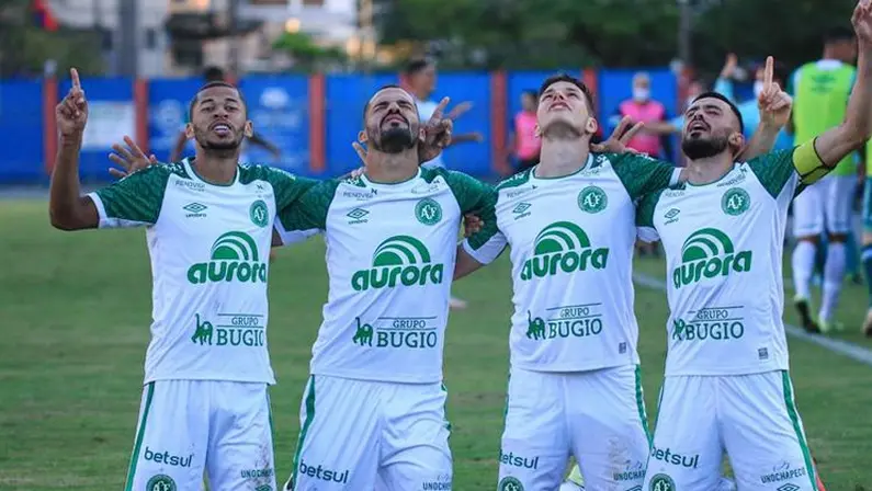 Gol de Anselmo Ramon, alvo do Botafogo, em Marcílio Dias 1 x 4 Chapecoense