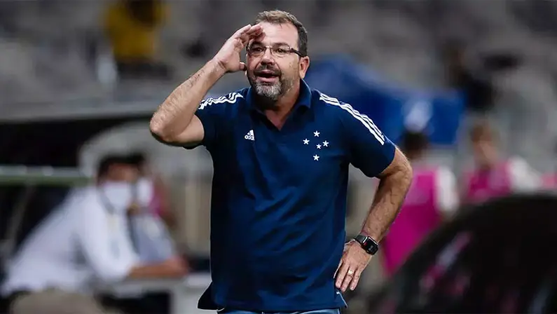 Enderson Moreira, ex-Cruzeiro, é anunciado como técnico do Botafogo