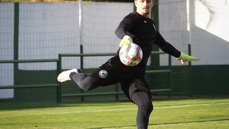 Tadeu, goleiro do Goiás