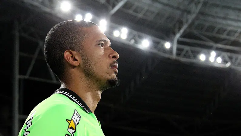 Diego Loureiro tenta driblar oscilações e mostrar firmeza como titular do Botafogo