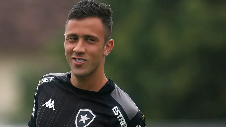 Botafogo não renova contrato, e Matheus Frizzo vai se reapresentar ao Grêmio