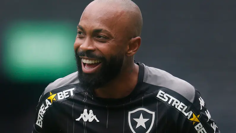 Por enquanto… Chay pode resolver problema do Botafogo