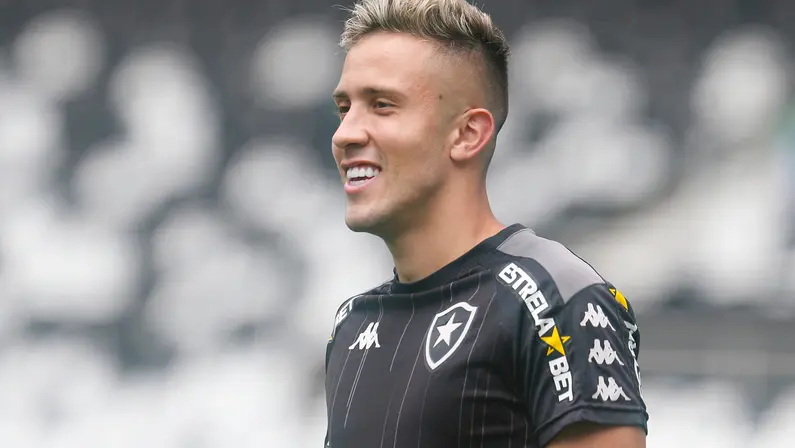 Saindo do Botafogo? Matheus Frizzo posta foto deixando o Rio de Janeiro: ‘Até a próxima’