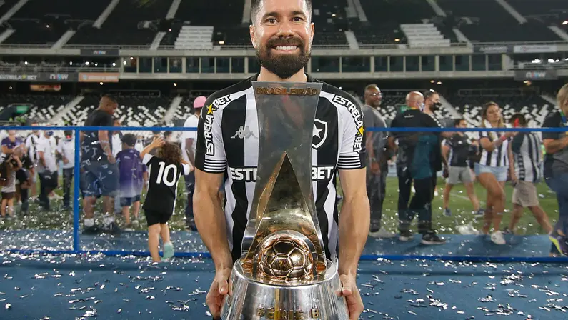 De saída, Ricardinho exalta Enderson e mostra gratidão ao Botafogo: ‘Foi um ano diferente e muito bom’