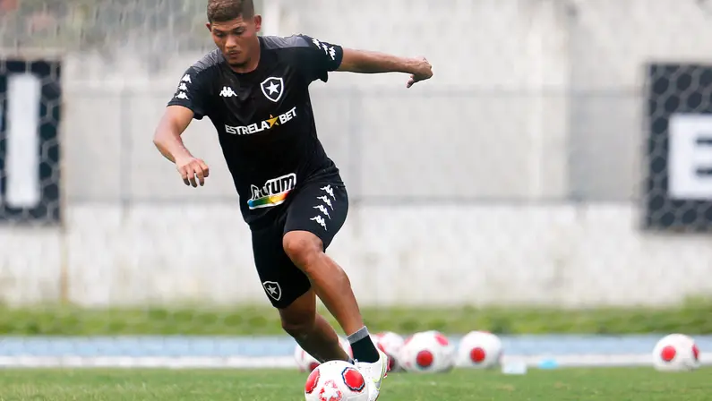 Blog vê Erison como aposta válida no Botafogo: ‘Tem explosão e potente chute de perna esquerda’