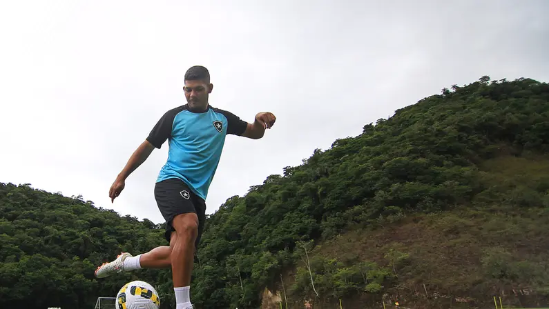 Intenção de clube dos EUA de pagar multa motivou Botafogo a antecipar negociações e valorizar Erison