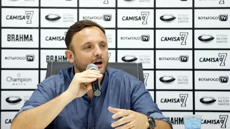 Mazzuco enaltece luta do Botafogo diante do Internacional e diz que clube irá à CBF contra arbitragem: ‘O que aconteceu foi uma vergonha’