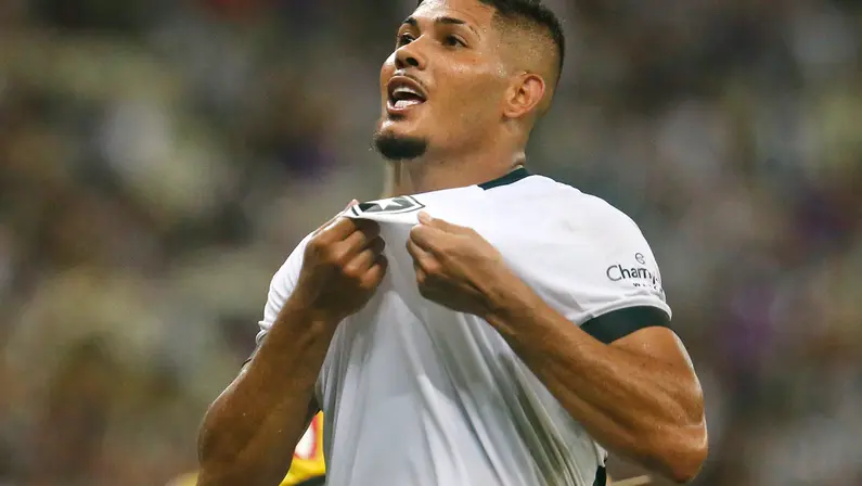 Erison sonha alto, se imagina campeão da Copa do Brasil e vê Botafogo brigando pelo título do Brasileirão: ‘Nós acreditamos’