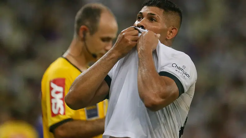 Perfil oficial do Brasileirão brinca com grande atuação de ‘El Toro’ Erison: ‘Como é bom ser chifrudo, diz o botafoguense’