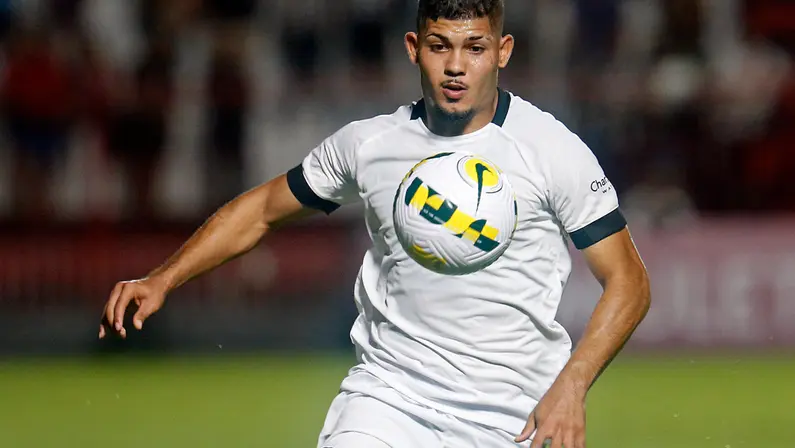 Jornalista debate saída de Erison: ‘Estranho, mas compreensível. Comissão do Botafogo coloca muita fé em Tiquinho Soares’