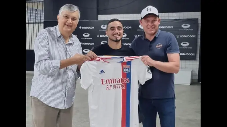 Botafogo recebe a visita de diretor da base do Lyon no Estádio Nilton Santos