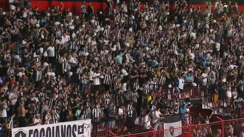 Torcida no Estádio Antônio Accioly em Atlético-GO x Botafogo | Campeonato Brasileiro 2022