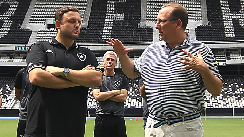 André Mazzuco, Luís Castro e John Textor no Estádio Nilton Santos