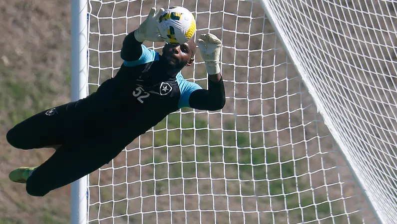 Em fim de contrato com o Botafogo, Leandro pode acompanhar outros atletas do time B no Resende