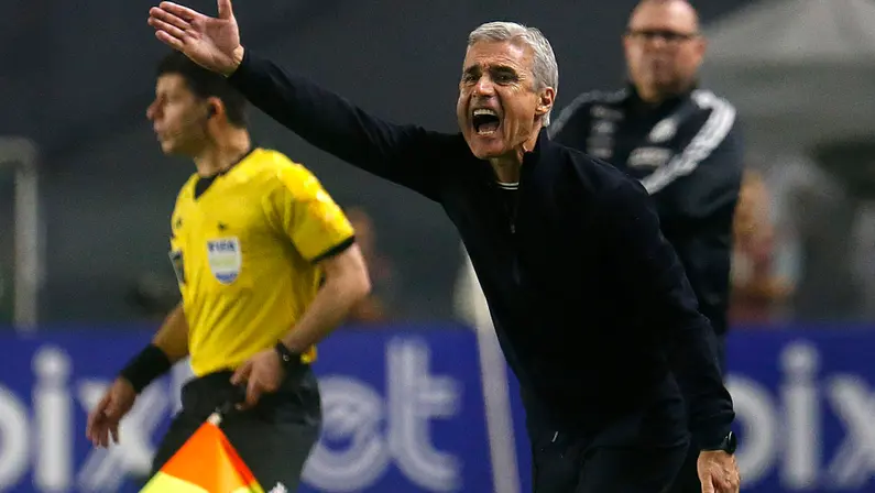 Mansur: ‘Luís Castro vem tentando se reaproximar de seu modelo original no Botafogo’