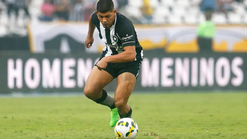 Botafogo deve tomar decisão lógica sobre emprestados