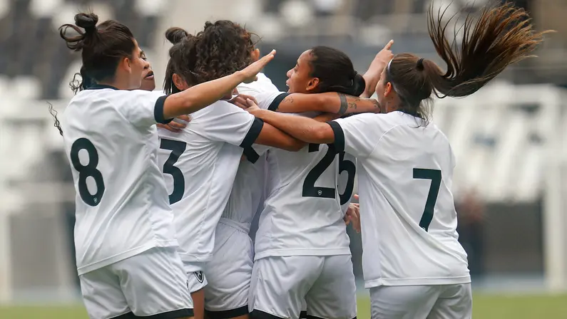 Em vantagem, Botafogo encara o Flamengo neste sábado na Gávea valendo o título do Carioca Feminino
